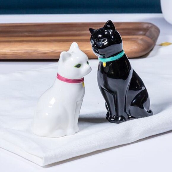 Cuddling Cats Ceramic Salt & Pepper Shakers - Picture 2 of 10